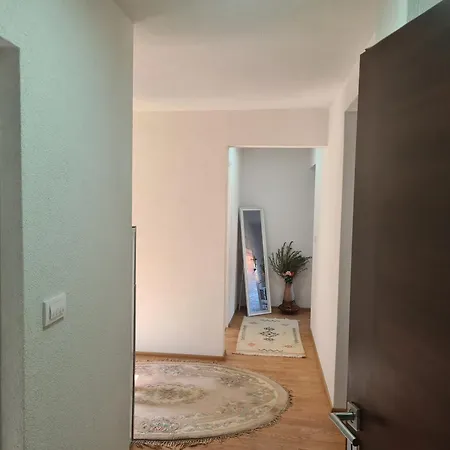 Podvisoki Apartman *